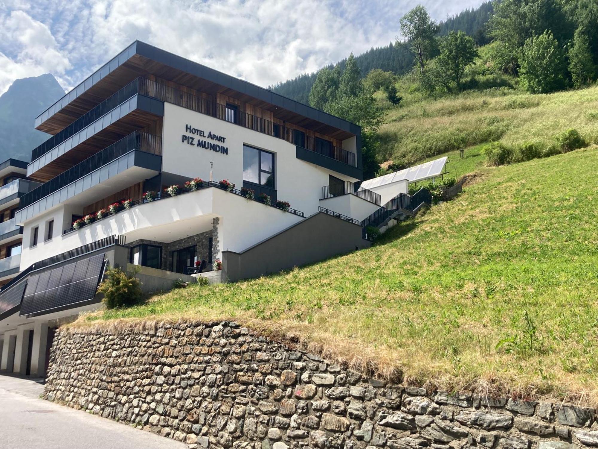 Hotel Apart Piz Mundin Капл Екстериор снимка